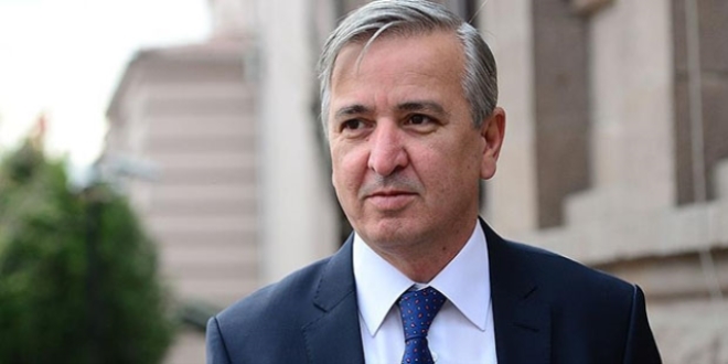 'Davutoğlu, Ak Parti içindeki özeleştiri imkanını bitirdi'