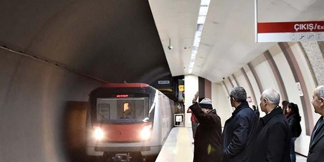 Ankara metrosundaki aksaklk yolcular zor durumda brakt