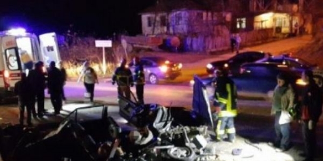Kocaeli'de otomobiller çarpıştı: 2 ölü, 3 yaralı