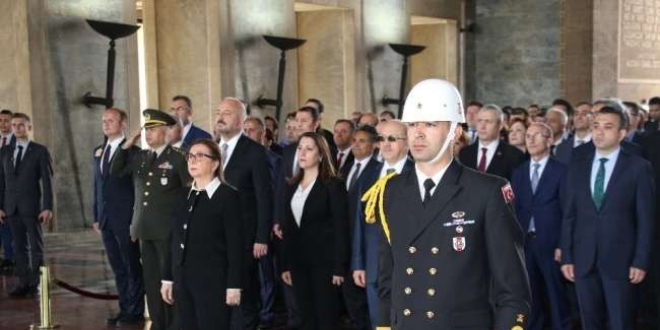 Bakan Pekcan, ticaret müşavirleri ve ataşelerle Anıtkabir'i ziyaret etti