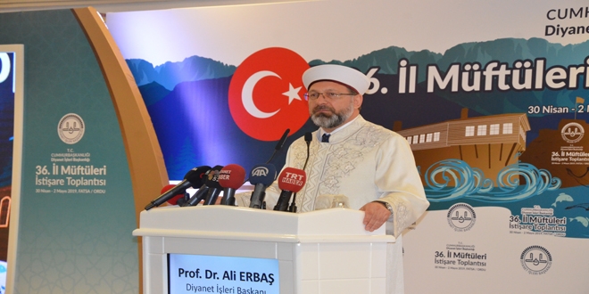 Erbaş: Zekatın, diğer ibadetlerden ayırt edilmemesi gerekiyor