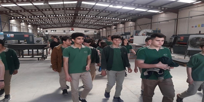 Foça'da öğrenciler, açık cezaevindeki işletmeleri gezdi