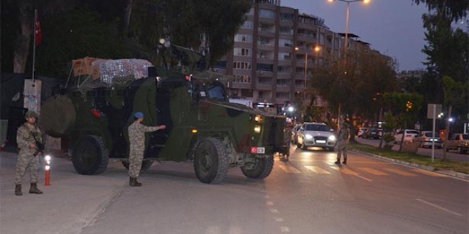Çatışmaların yaşandığı Suriye'ye askeri sevkiyat yoğunlaştı