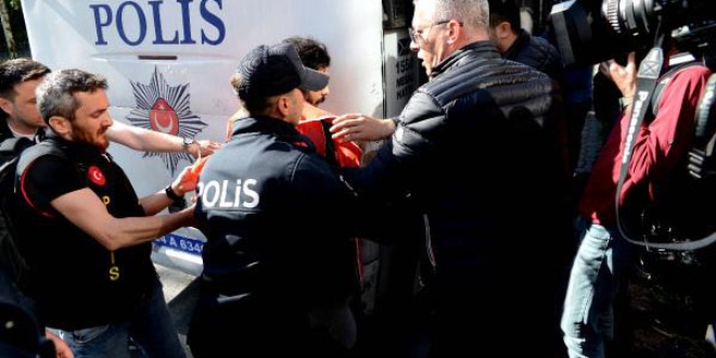 Taksim'e çıkmak isteyen gruba müdahale! Gözaltılar var