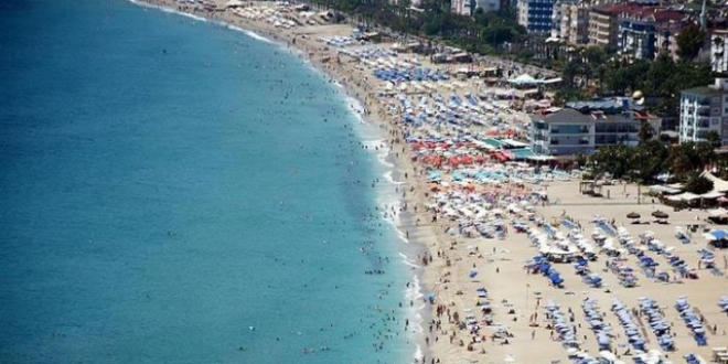 Antalya'da turist sayısı Nisan'da patladı