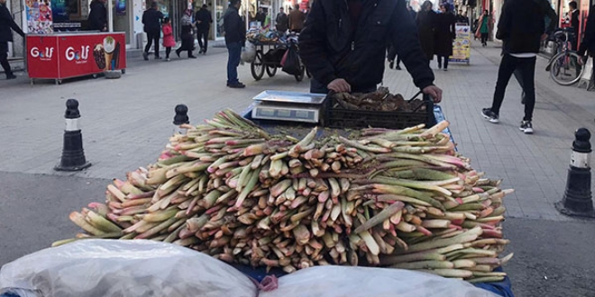 Şifa kaynağı ışkın tezgahlardaki yerini aldı