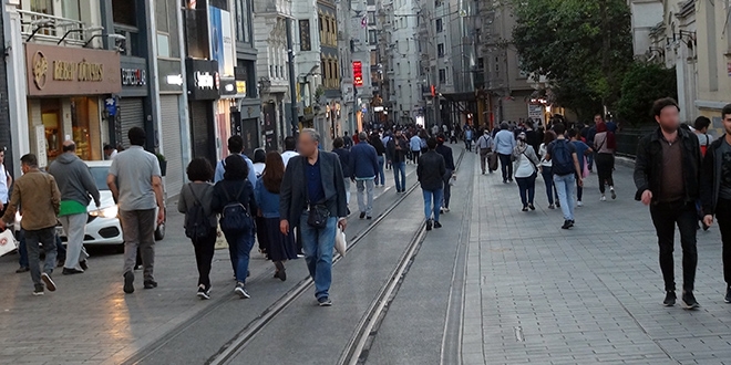 İstiklal Caddesi yaya trafiğine açıldı