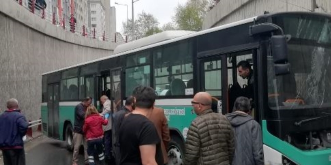 Özel halk otobüsü alt geçitte kaza yaptı: Çok sayıda yaralı var