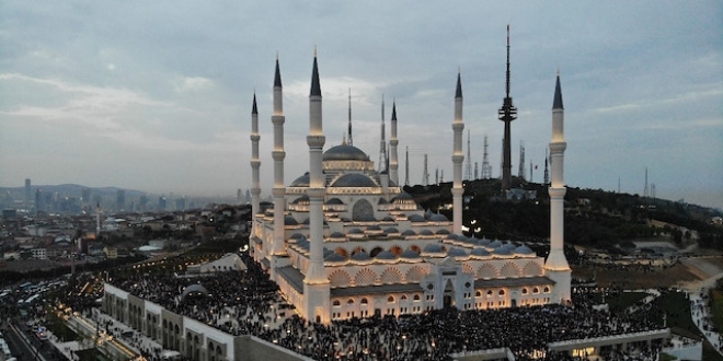 Çamlıca Camii sela ile açılıyor