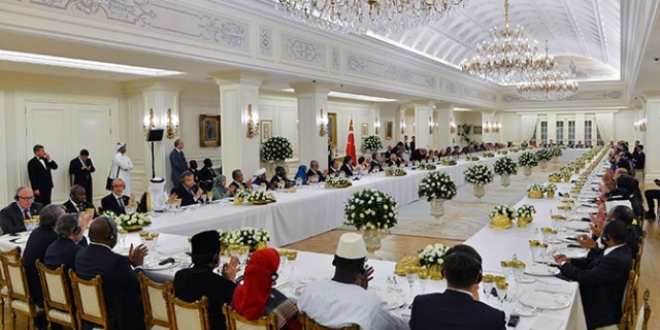 Cumhurbakan Erdoan, yabanc konuklar onuruna yemek verdi