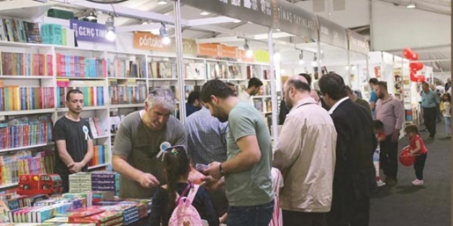 mamolu, Diyanet Vakf'nn Sultanahmet'teki kitap fuarna izin verilmediini aklad