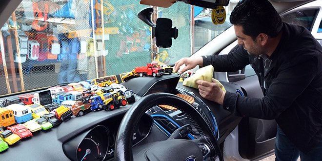 Oyuncak deil ticari taksi