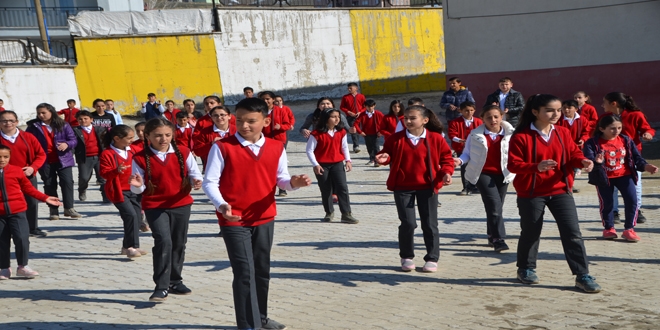 Derse dans ve sporla başlıyorlar