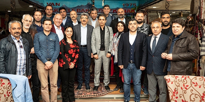 'Kim taş üzerine taş koyarsa onun yanında oluruz'