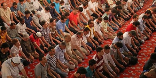 Başkentte ramazanın ilk teravih namazı kılındı