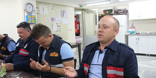 Tekirdağ'da itfaiyeciler görev başında sahur yaptı