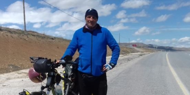 58 yanda bisikletle Trkiye'yi turluyor