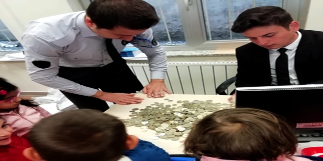 Miniklerin kumbaraları Mehmetçik için doldu