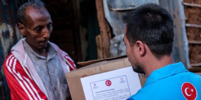 Trkiye Diyanet Vakfnn yardmlar Kenya'da yzleri gldrd