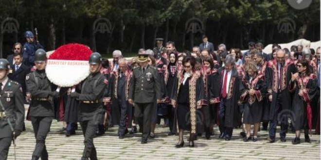 Danıştay Başkanı Güngör'den Anıtkabir'e ziyaret