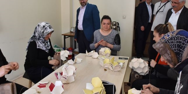 Cumhurbakannn talimat kadnlar 'el dikimi top' reticisi yapt