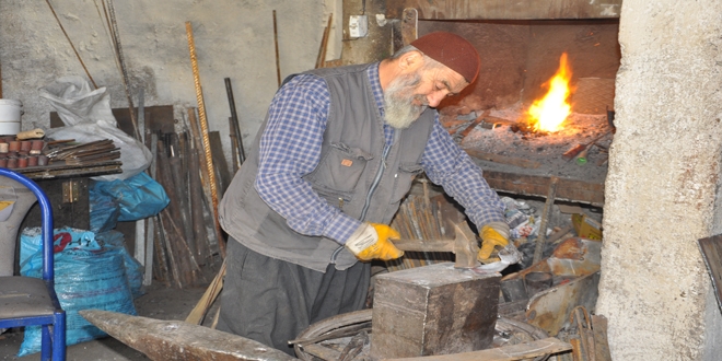 50 yıllık demircinin ramazanda kor ateşle imtihanı