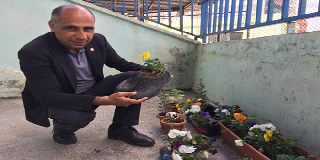 Baba ve annesinin hatırasını 'kara lastik'leri ile yaşatıyor