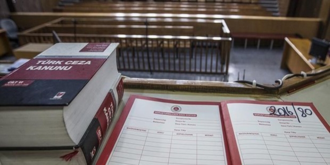 Eski BBP zmir l Bakan FET'den hakim karsnda