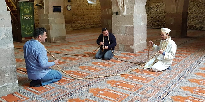 739 yllk 1111 taneli tespih grenleri artyor