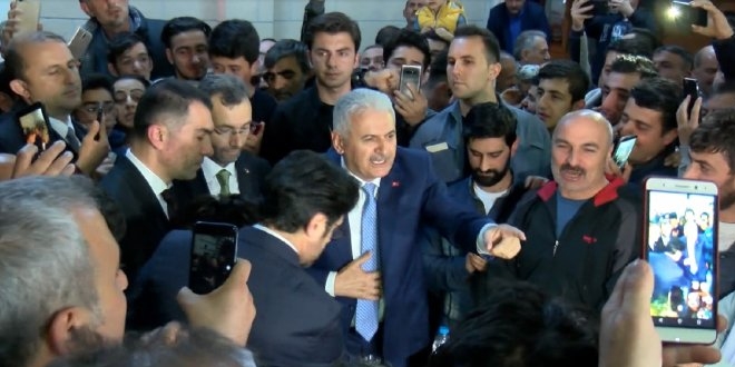 Yldrm, Pendik'te 'En byk bakan Binali bakan' sloganlaryla karland