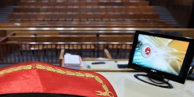 Mahkeme bakanndan konsey yesi albaya uyar
