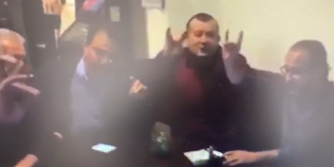 Bozkurt işareti yaptı diye partiden ihraç ettiler