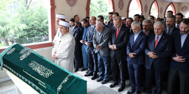 Cumhurbakan Erdoan cenaze namazna katld