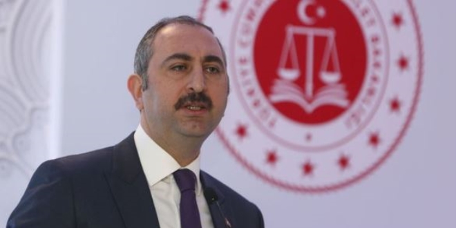 Bakan Gül: Eleştirileri itibar cellatlığına dönüştürmeyin
