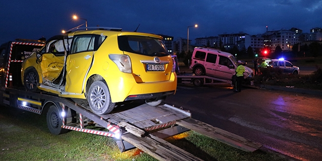 Sivas'ta trafik kazası: 8 yaralı