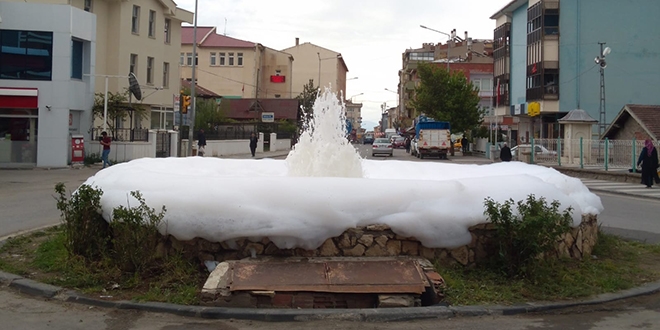 Köpüren havuzu görenler şaşkına döndü