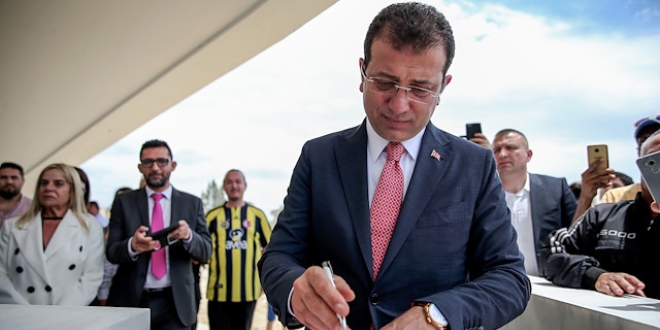 İmamoğlu, KKTC'de deftere İBB başkanı diye yazdı
