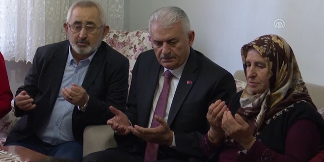 Binali Yıldırım'dan şehit ailesine ziyaret