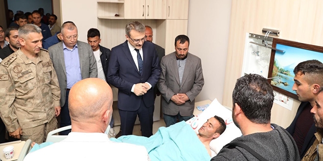 Bingöl Valisi yaralı askerleri ziyaret etti