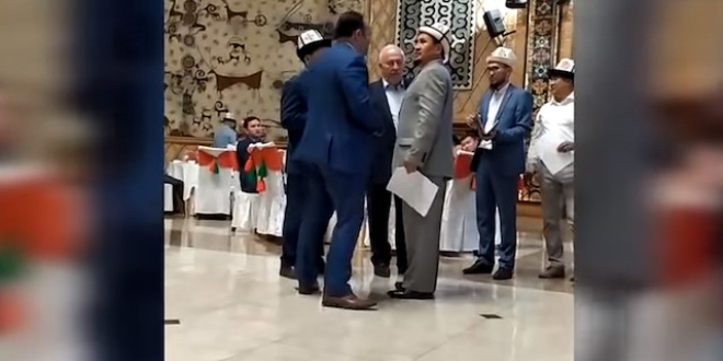 Türk Büyükelçi FETÖ'ye tepki göstererek iftarı terk etti