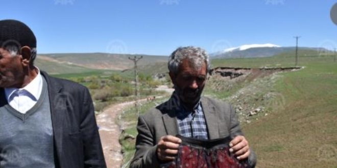 Kars'ta kaybolan 3 yandaki kzn dere kenarnda etei bulundu