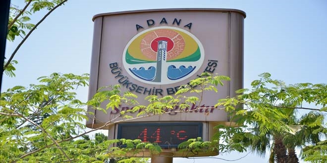 Adana'da termometre 44 dereceyi gördü