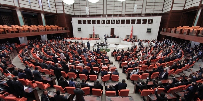 HDP milletvekillerinden 'kürsü işgali'