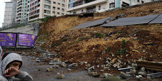 İstanbul Valisinden çöken istinat duvarıyla ilgili açıklama