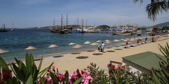 Bodrum'un belediye plajlarında şezlong olmayacak
