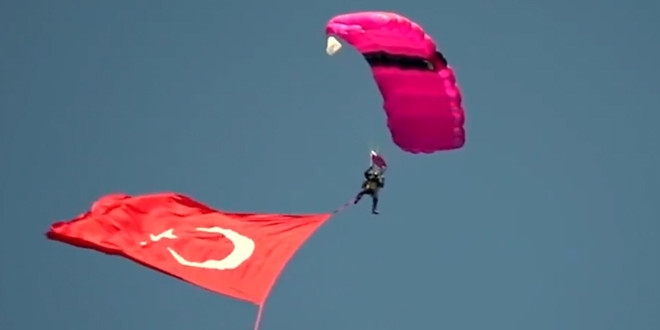 JÖAK timinin balondan paraşüt atlayışı klip oldu