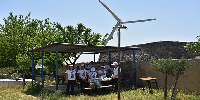 Elektrik kesintisine karşı rüzgar türbininden elektrik ürettiler