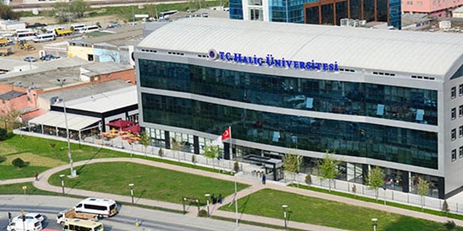 Görevden alınan rektör, yeni rektörün makamını bastı