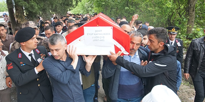 Şehit Uzman Çavuş Kapaklıkaya, toprağa verildi