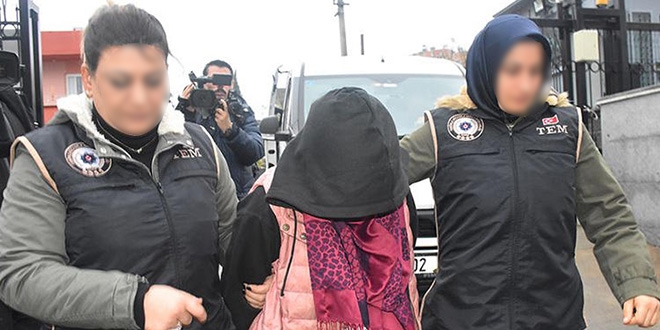 DEAŞ'lı kadın teröristi PKK'lılar sınıra ulaştırmış